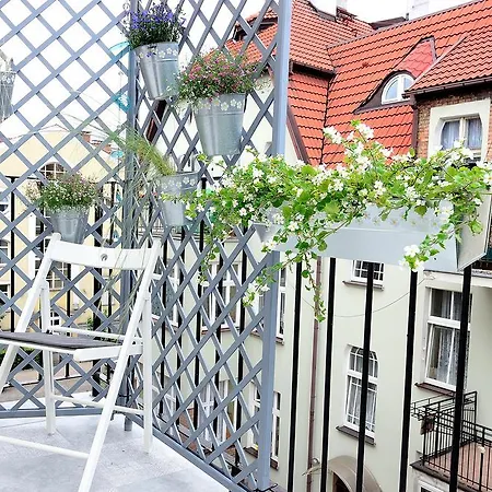 Victus Apartamenty, Adams *